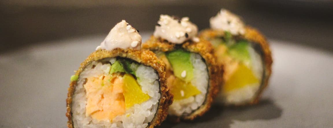 Maki hot roll salmon